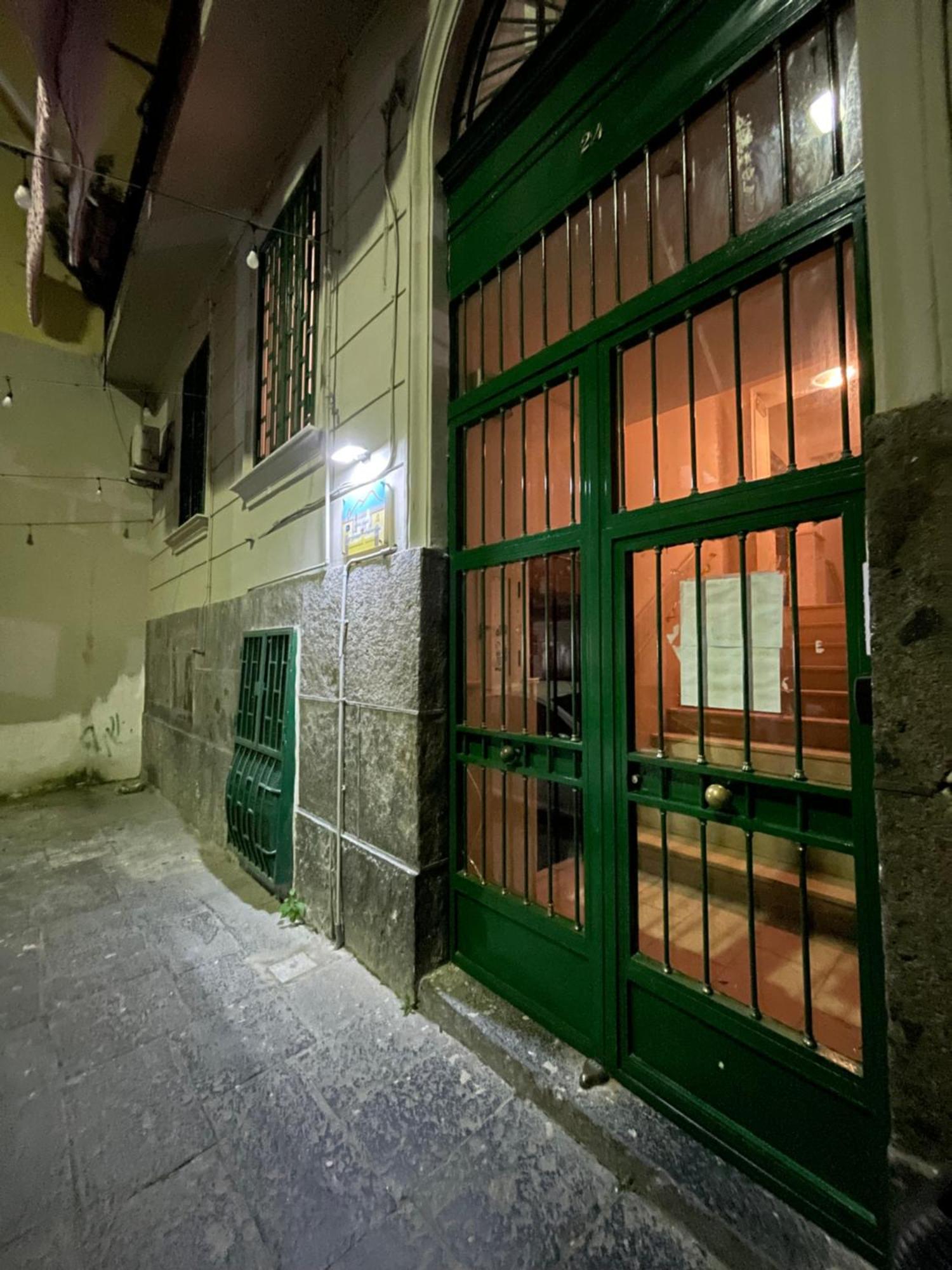 Home Sweet Home Inizio Di Spacca Napoli Exterior photo